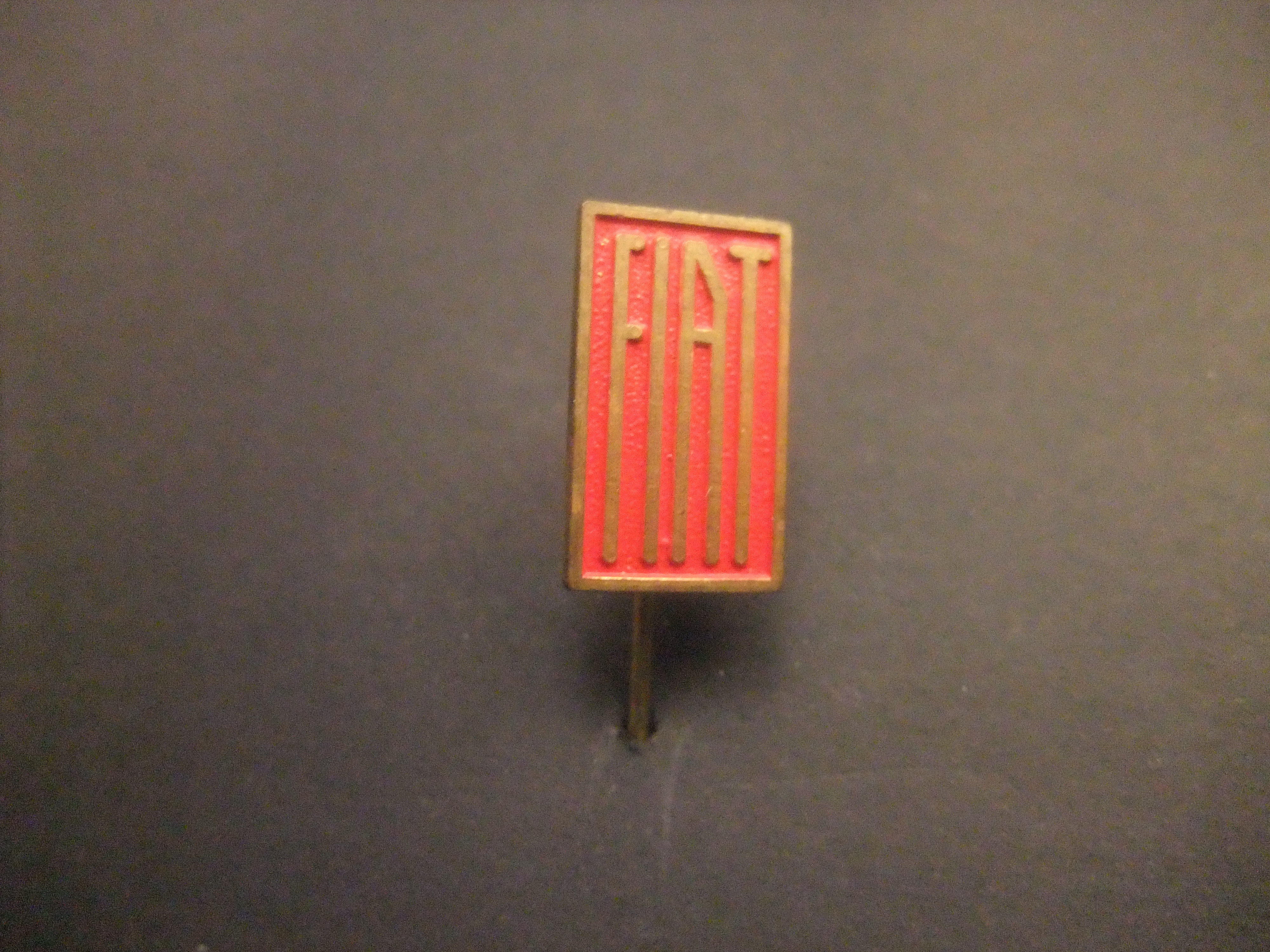 Fiat auto logo rood metaal